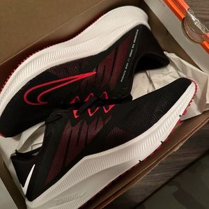 Nike size 8 men/ 9.5 or 10 women